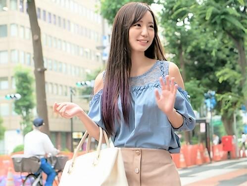 【人妻ナンパ】さらさら髪の毛の清楚系スレンダー美人にホテルで…カメラに堂々と下着見せる奥様は巨乳おっぱい＆Tバックでした