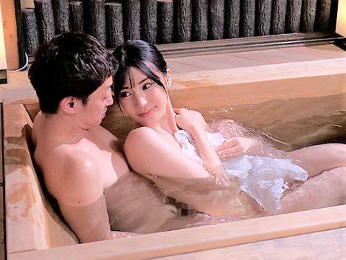【痴女】ねぇ…ちょっと固くなってない？巨乳な女上司のおっぱい誘惑に我慢できず風呂で立ちバック!廊下で手コキしてくる美人