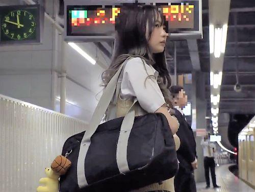 【痴女】ねぇ…チューして？//終電で居合わせたロリ美少女がパンチラ挑発…触発され勃起した男に唾つけ手コキ＆足コキ＆フェラ