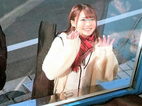 【素人ナンパ】寒い中ミニスカ生足で頑張るロリ美少女がMM号で羞恥ポーズ!ゲス大人に弄ばれた美乳おっぱいスレンダー制服JK