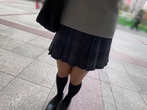 【個人撮影】「私は…食べちゃう//」SNSで激カワ爆乳おっぱい娘捕まえホテルIN!ミニスカ制服のロリ美少女がフェラ手コキ