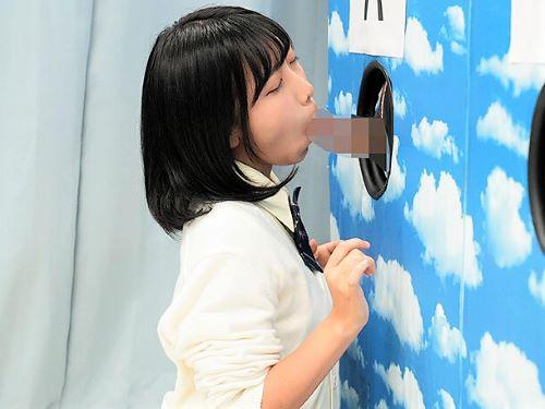 【素人ナンパ】AV男優にベロチューや濃厚クンニされイっちゃったと話す美少女…彼氏がMM号の外で罰ゲームする中彼女は浮気