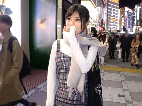 【素人ナンパ】ちょっと怖いです…これマッサージ器!?恐怖を抱いた電マを股間にあてられ興奮したスレンダーJDお姉さん