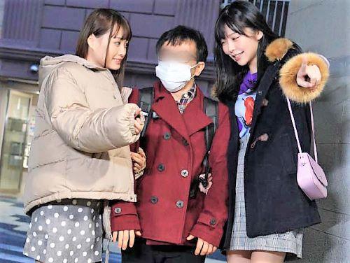 【逆ナンパ】童貞みつけたミニスカお姉さんがベロチュー乳首責めで痴女る!乳首舐めされつつフェラされ悶絶する男が精子を中出し