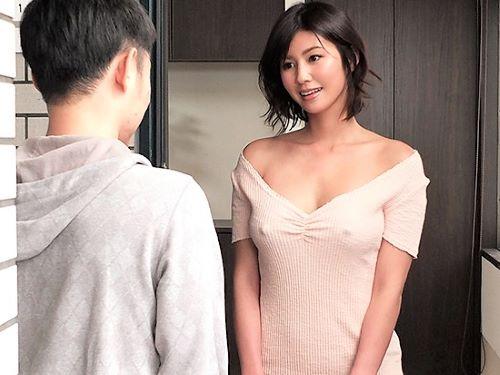 【痴女】おはようございます!!ゴミ出し途中のスケスケ乳首お姉さんと挨拶…ノーブラ＆ショーパンで出歩く美女の家でベロチュー