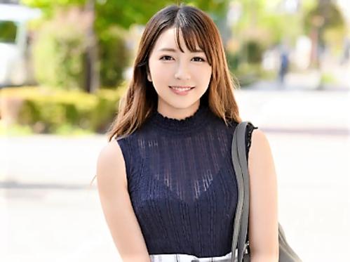 【素人ナンパ】ミニスカートが似合う現役女子大生がMM号で羞恥お漏らし!お色気企画に参加した巨乳な清楚系美女と着衣SEX