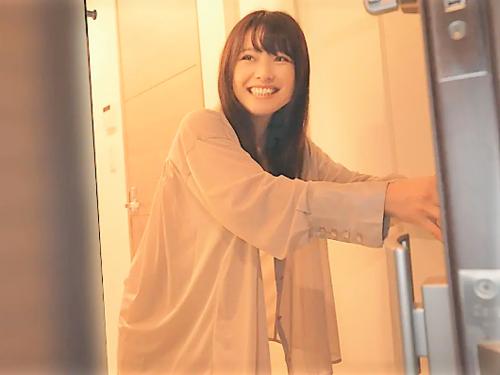 【素人ナンパ】ナース服への着替えを盗撮される美乳おっぱい美人…休日に童貞オトコを自宅に招く清楚系な看護師お姉さんがフェラ