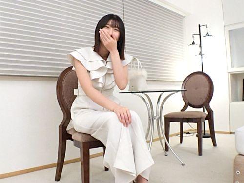 【素人ハメ撮り】スレンダーな見た目の美プロポーションぱっちり目お姉さんが長身ボディで初々しく騎乗位SEXに挑戦してみた