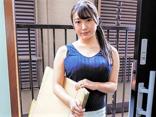 【デカ尻】荷造りに来ました♥爆乳でプリプリ巨尻のピタパンお姉さんに我慢できず…谷間ぱっくり美人がフェラ＆背面騎乗位SEX