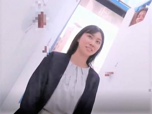 【人妻ナンパ】夫チン当てれなかったスレンダー美人が他人棒フェラ手コキ…嬉しさの余り笑みが溢れる巨乳おっぱい妻が背面騎乗位