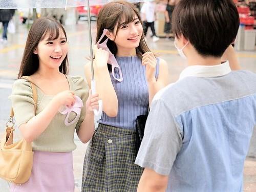 【素人ナンパ】雨の中見つけた童貞オトコに乳首責めフェラする美少女スケベ二人組!騎乗位で種付け中出しされたスレンダーJD