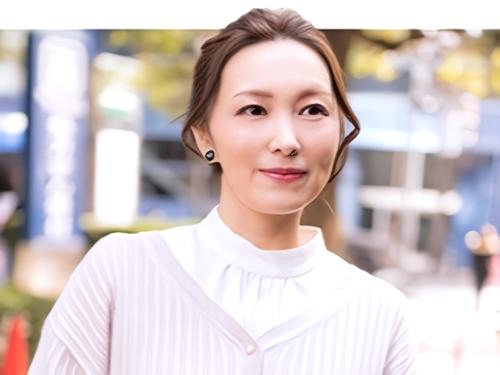 【人妻ナンパ】声掛け男に足を止めたセレブ美熟女が初浮気SEX!車内でぴんく質問され悶える奥さんをホテル連れ込み中出し射精
