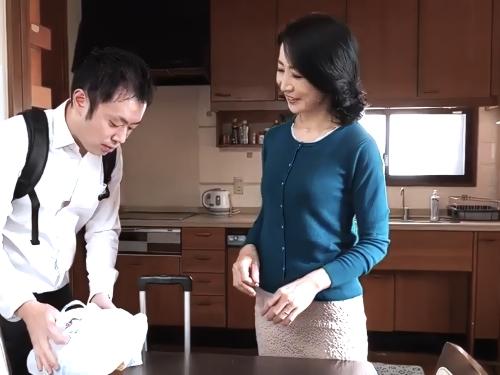 【友達の母】ダメよ‥落ち着いて!?息子の友人に脱いだ下着や風呂凸され全裸を見られた美熟女お母さんが乳首責め乳首舐めされ‥