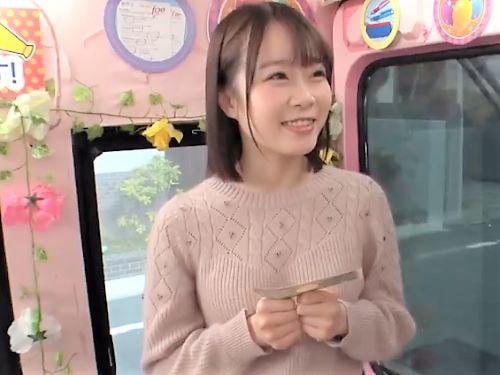 【素人ナンパ】さっきまでインタビューしてた人じゃんww恥じらいながら顔面騎乗クンニされた予備校生がマジックミラー便で失禁