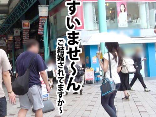 【人妻ナンパ】今日はピーマンの肉詰め作りますww美人オーナーに密着取材という企画で家凸し潮吹きお漏らしさせ背面騎乗位した
