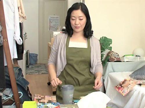 【おばさんレンタル】昭和生まれの五十路熟女が夢語る男に中出しされた…家事ヤリに来たら服脱がされ手マンされ蜜壺開放し不倫