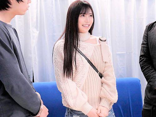 【素人ナンパ】ショーパン美脚お姉さんがMM号で痴漢される…超ミニスカ服に着替えたスレンダー美人が展開に戸惑い顔射される