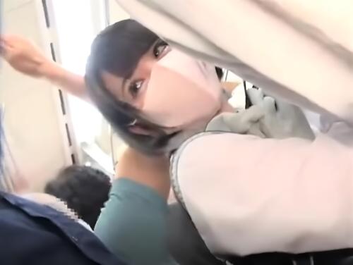 【JK痴漢】逃げ場のない満員電車で前後を挟まれベロチュー乳首責め手マンされてしまった巨乳ロリ美少女がお漏らし潮吹きし羞恥