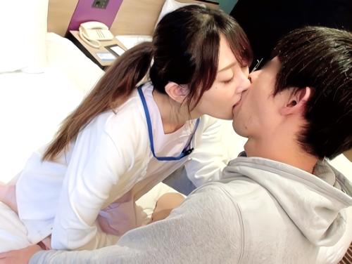 【素人ナンパ】ワタシも触っていいですか!?ベロチューキスや手コキで肉棒を元気にさせる美人ナースお姉さんが手マンでイキ昇天