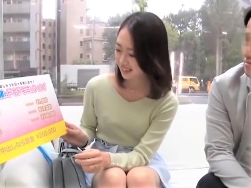 【マジックミラー特別編】生でイイよww大学時代の元彼とMM号で再会した清楚系奥さんが夫が見ているとは知らずフェラ手コキる