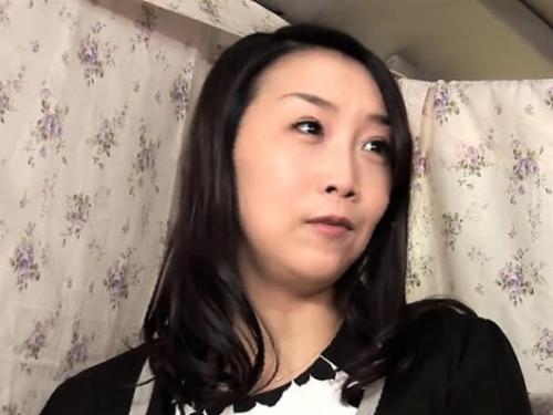 【人妻ナンパ】巨尻セレブ美熟女おばさんをホテルに誘ったら自分で巨乳おっぱい触りながらフェラしてくる肉食に豹変し不倫堕ち