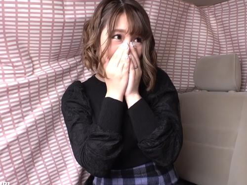 【人妻ナンパ】全部主人に任せてて何もわからないですぅ///庭付き戸建てに住むセレブ美人ママが乳首責めに戸惑い車中で潮吹きしてしまう
