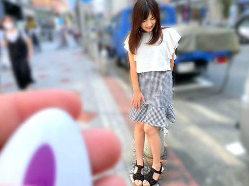 【素人ナンパ】羞恥心しかないリモコンバイブお散歩企画でモジモジ悶える美人お姉さんが野外でガチイキし我慢出来なくなる神展開