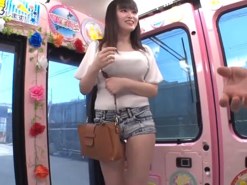【素人ナンパ】何か緊張します///商学部のインテリ巨尻お姉さんをマジックミラー便に連れ込み企画しショートパンツずらしハメしてみた