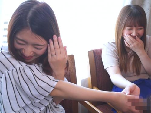 【人妻ナンパ】ぽっちゃり美人がママ友と他人棒シェアし仲良くフェラ手コキ!スレンダー美ケツ動かし騎乗位する奥さんと共に不倫