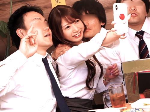 【相部屋NTR】私‥結婚してる‥待って!!力づくで既婚OLを押さえつけ唇奪う独身男‥抵抗も虚しく黒パンスト片足脱がされる