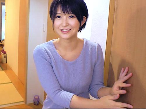 【素人ナンパ】着替えるので待ってて下さい!?早漏と童貞で思い詰める程悩んでいる男性に自宅で手コキするスレンダー看護師