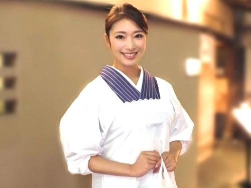 【四十路熟女】清楚な顔から想像出来ない舐めて触ってペロペロしまくる美熟女な女将さんが割烹着を着衣のまま男の上に跨り騎乗位