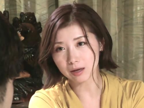 【叔母】私にだけ優しかったらいいのに‥//悲しい顔していた美熟女にキスしたら逆にフェラ抜き手コキされてしまった甥っ子
