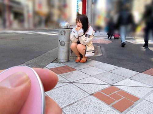 【素人ナンパ】ボタンもう一回押すと強くなるんですよww人通り多い道でリモコンバイブお散歩するスレンダー美少女が街中で昇天