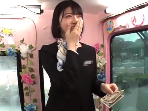 【素人ナンパ】えぇ~ホントに？‥恥ずかしいwwマジックミラー便で黒ワンピースを捲られピンク下着を見られ羞恥する美人