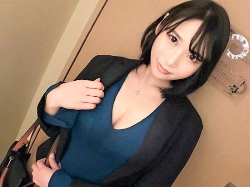 【素人ナンパ】お酒を飲んでいた自分は変態の奴隷で肉便器だと語る真正ドM巨乳お姉さんをホテル連れ込み服従SEXさせてみた