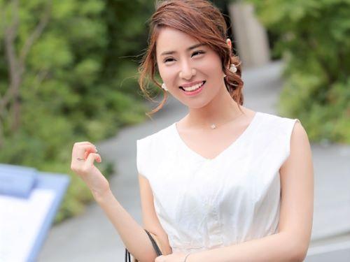 【人妻ナンパ】巻いてる髪がオシャレな清楚系美人が電マをそっと持ちクリあてオナニー‥雰囲気に流されホテルで中出しされた奥様