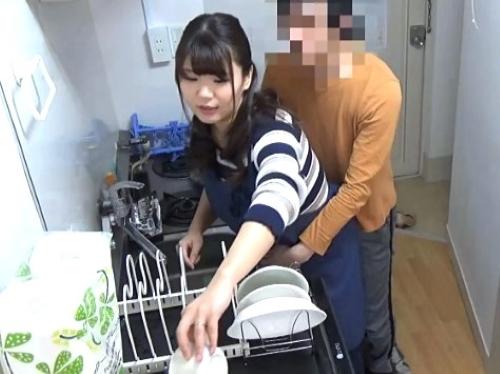 【おばさんレンタル】仕事中の巨乳人妻に後ろから抱きつく発情男がつるつる無毛パイパンまんこ見つけ巨尻ボディ奥様とハメ撮りH