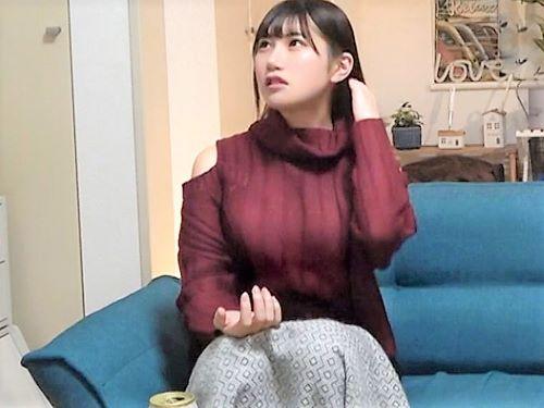 【素人ナンパ】口説いた美巨乳コンカフェ店員を部屋に連れ込み熱烈ベロチューキスからのスレンダーBODY触りSEXするゲス男