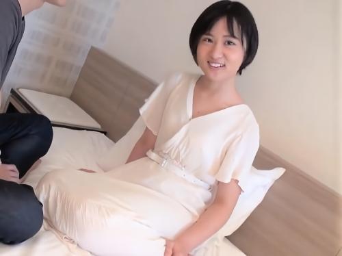【素人ナンパ】東京って便利でお買い物が楽しいです///上京してきた地味系JDお姉さんがスク水を着て乳首責め素股してみた