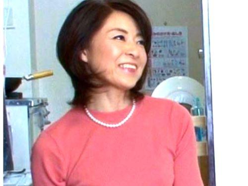 【おばさんレンタル】こういうのは絶対ダメ!!手も口も止まらないお喋り美熟女が手料理振る舞い添い寝からの中出しされるまで