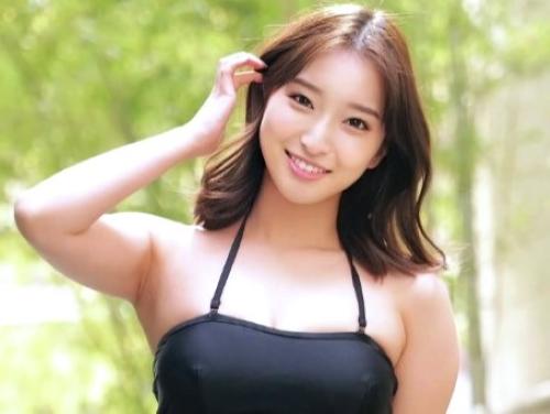 【素人ナンパ】黒水着にJカップ爆乳おっぱい入っているノリが良い美人お姉さんの下ビキニからハミ毛出ているハプニング発生