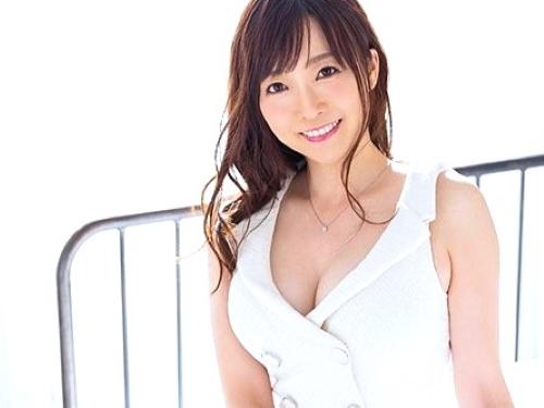 【AVデビュー】美魔女過ぎる天然×小悪魔タイプの肉食美人が玉袋舐めフェラ‥清楚な仮面被った性欲おばけに顔射ぶっかけ射精