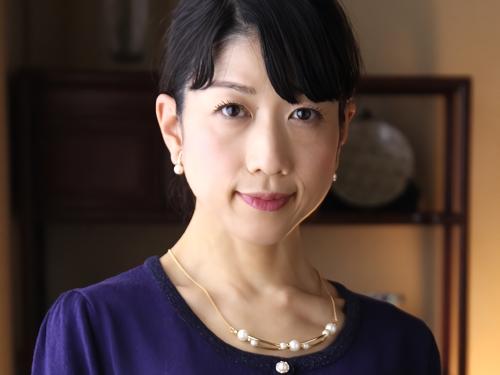 【貧乳】セックスレスで身体の疼き抑えられずAV応募してきた上品で清楚な美熟女デカ尻おばさんがザーメン中出しされご満悦
