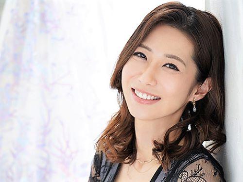 【AVデビュー】三十路を過ぎても性欲旺盛なスレンダー美熟女がクンニで昇天イキし美魔女ボディを小刻みに震わせぶっかけ顔射された
