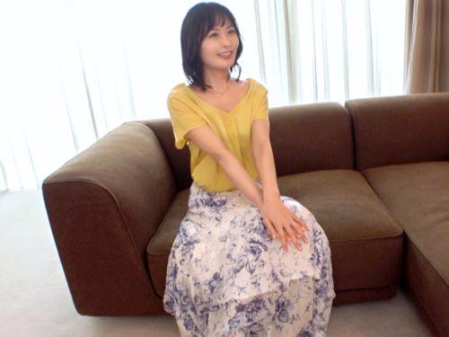 【素人ハメ撮り】清楚な雰囲気漂う仕事一筋だった美魔女な美熟女おばさんがスレンダー美ボディで立ちバック騎乗位SEX