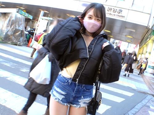 【素人ナンパ】配信者のフリして近づいた巨乳ショートパンツ娘にエロ裏チャンネルへの出演交渉したら極上フェラ手コキしてくれた