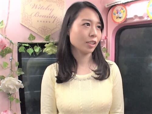【マジックミラー便】旅館で仲居さんの仕事をしているアラフォー奥さん！ベロチューから若チンで不倫性交！【人妻ナンパ】