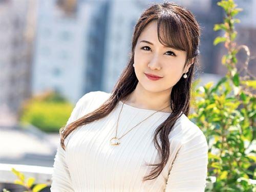 【中学校教師】美巨乳おっぱいのシングルお母さんが生活の為にお金稼ぎ…豊満BODYの四十路まんこ曝け出し赤裸々AVデビュー