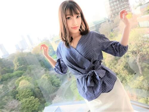 【人妻】童貞に腕絡め優しくキスからの服脱がしベロチューする清楚系スケベ美人が躊躇なくフェラ‥ベッドの上で繋がり騎乗位H